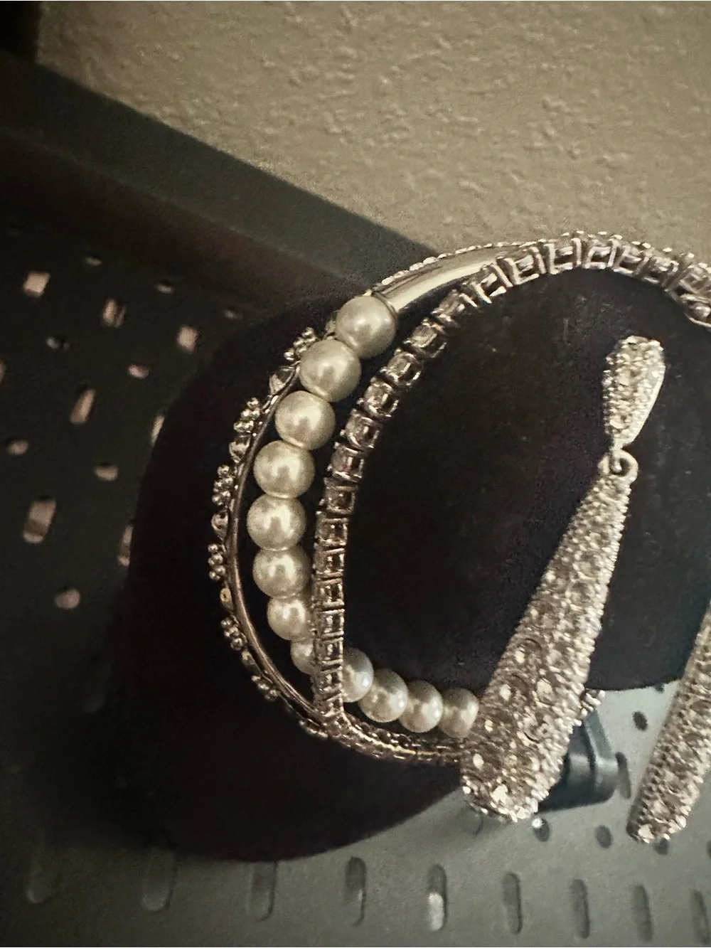 Silver Pearl and Crystal Bracelet & earrings Set - Women's Fashion Jewelry